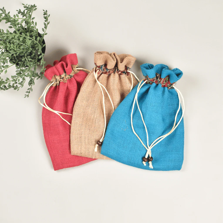 POUCHES